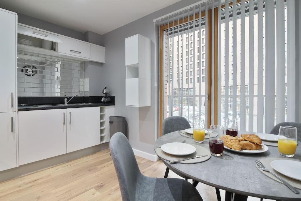 Stylish Modern Home In シェフィールド エクステリア 写真